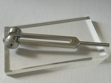 Load image into Gallery viewer, Aleph Tuning Fork OM 136.1 Hz 音叉 OM 136.1 頻率