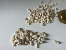 Load image into Gallery viewer, Bowsellia Sacra Frankincense from Dhofar (top) 佐法爾阿曼綠乳香 (大)