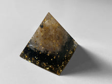 Load image into Gallery viewer, Handmade Orgonite 手工製能量金字塔