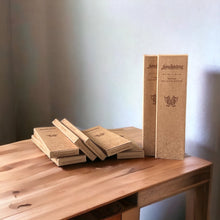 Load image into Gallery viewer, Luna Sundara Premium Palo Santo Incense 聖木線香