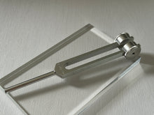 Load image into Gallery viewer, Biosonics Tuning Fork OM 136.1 Hz 音叉 OM 136.1 頻率