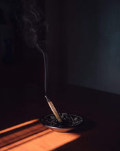 Load image into Gallery viewer, Luna Sundara Palo Santo Holder 秘魯聖木陶瓷座