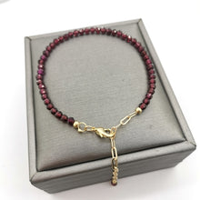 Load image into Gallery viewer, 3mm Faceted Garnet Bracelet 3mm 紅石榴石切割手鏈
