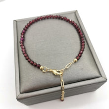 Load image into Gallery viewer, 3mm Faceted Garnet Bracelet 3mm 紅石榴石切割手鏈
